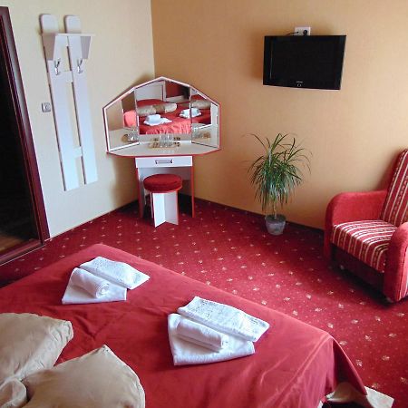 Hotel Serpanok Tyachiv ภายนอก รูปภาพ
