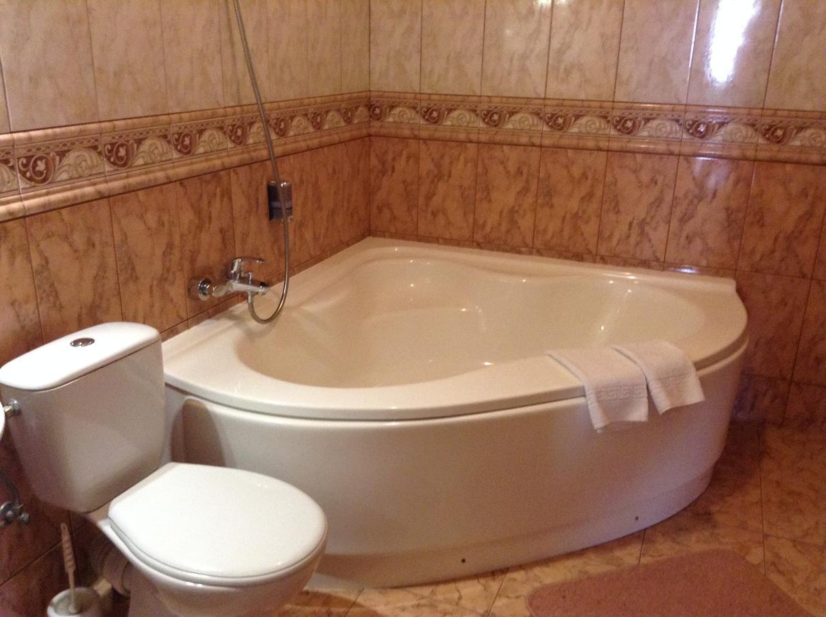 Hotel Serpanok Tyachiv ภายนอก รูปภาพ