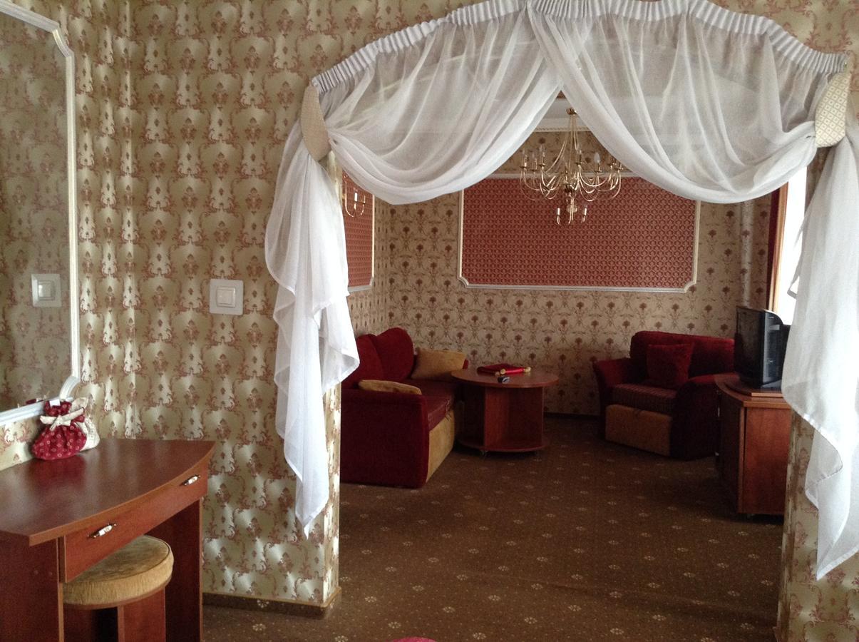 Hotel Serpanok Tyachiv ภายนอก รูปภาพ
