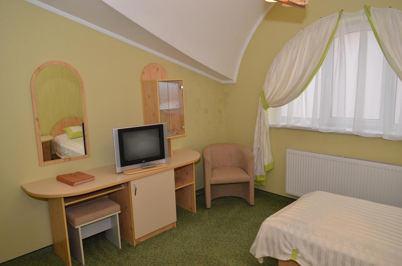 Hotel Serpanok Tyachiv ภายนอก รูปภาพ