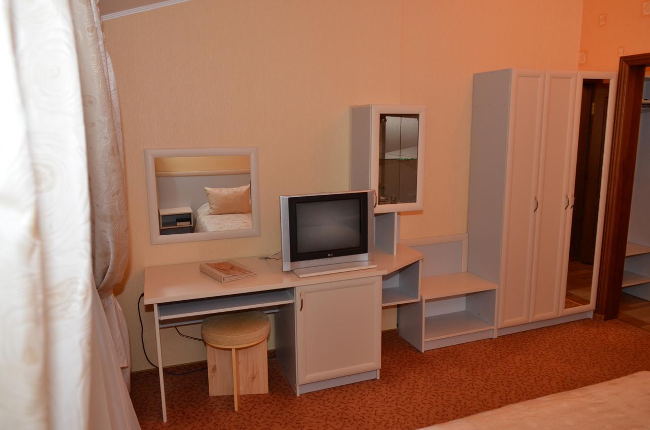 Hotel Serpanok Tyachiv ภายนอก รูปภาพ