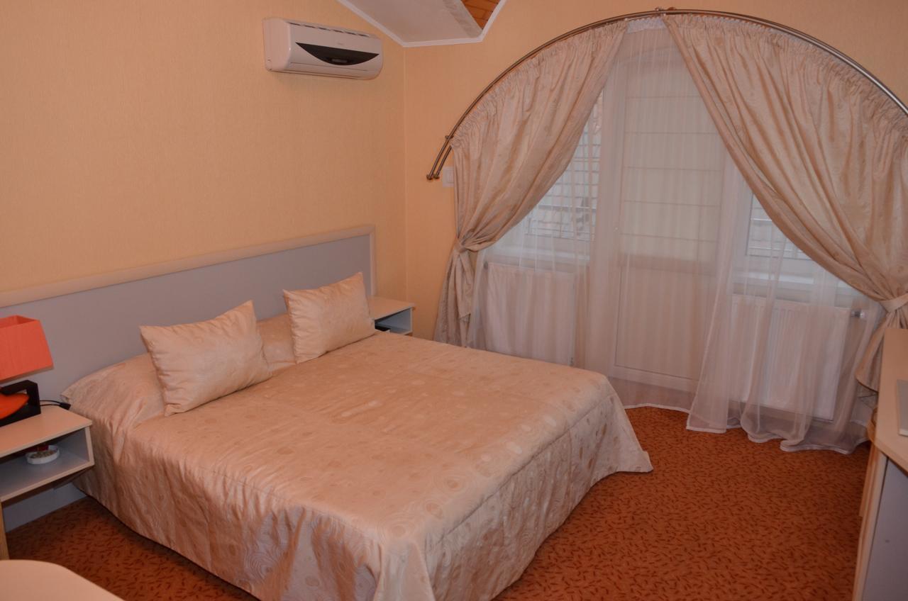 Hotel Serpanok Tyachiv ภายนอก รูปภาพ