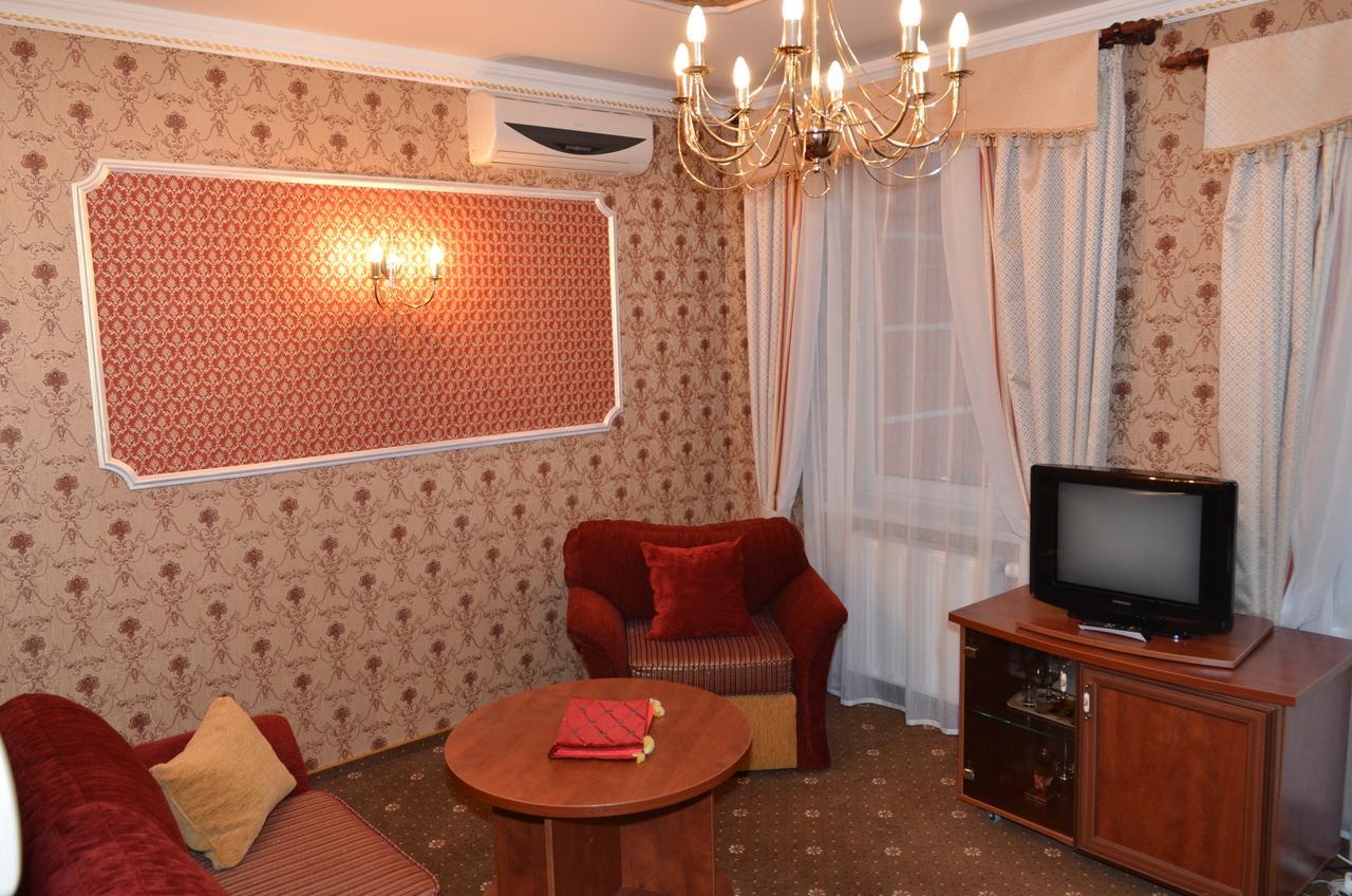 Hotel Serpanok Tyachiv ภายนอก รูปภาพ