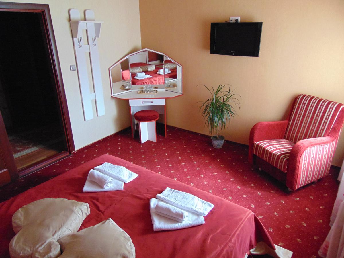 Hotel Serpanok Tyachiv ภายนอก รูปภาพ