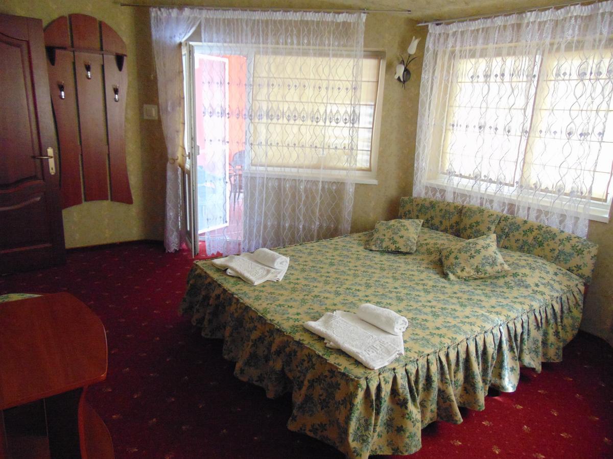Hotel Serpanok Tyachiv ภายนอก รูปภาพ