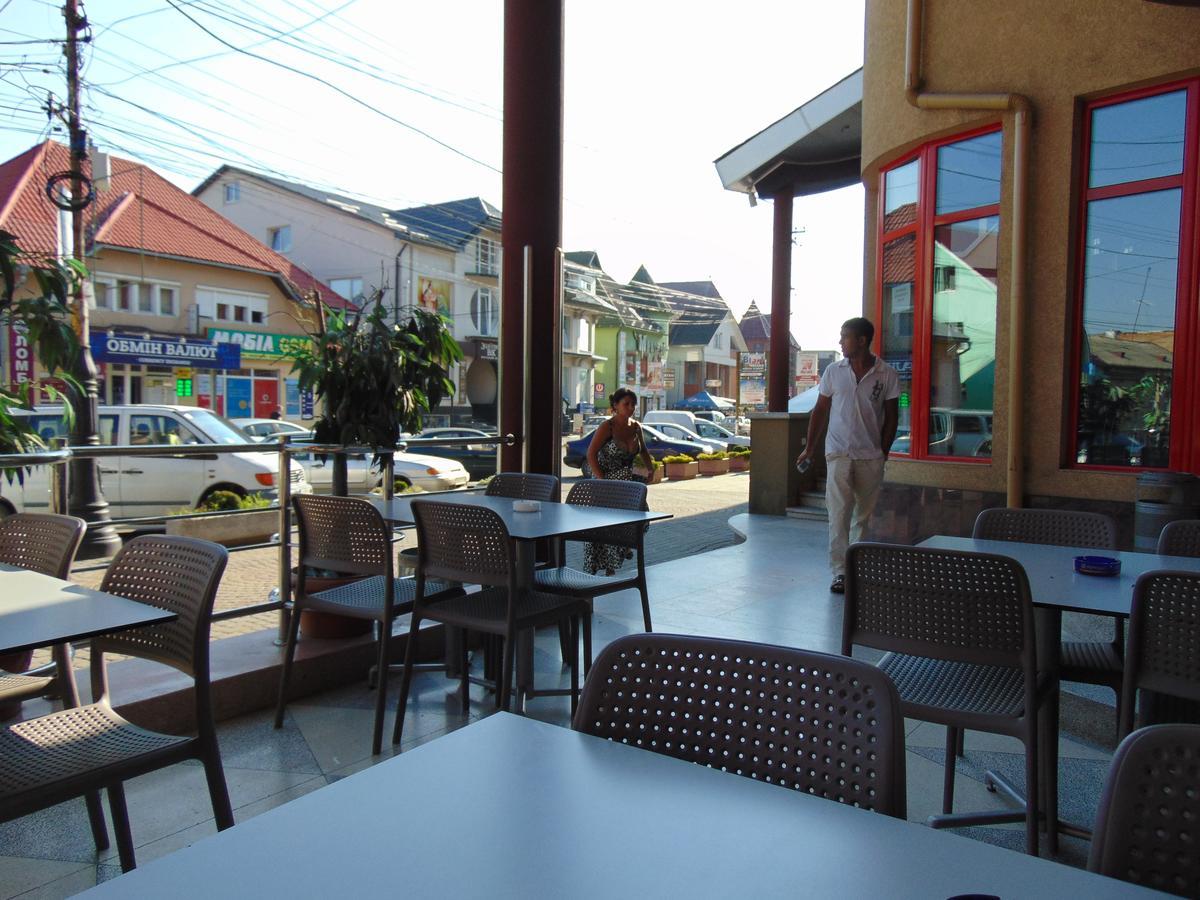 Hotel Serpanok Tyachiv ภายนอก รูปภาพ